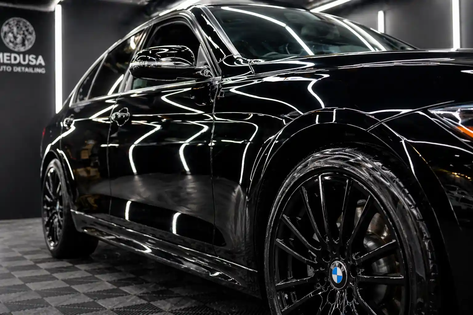 car exterior polishing and high gloss shine detailing service London