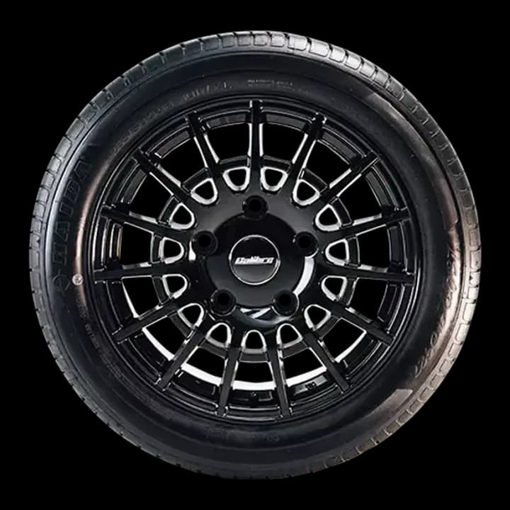 WHEELUV alloy wheel protector in black fitted to an alloy wheel