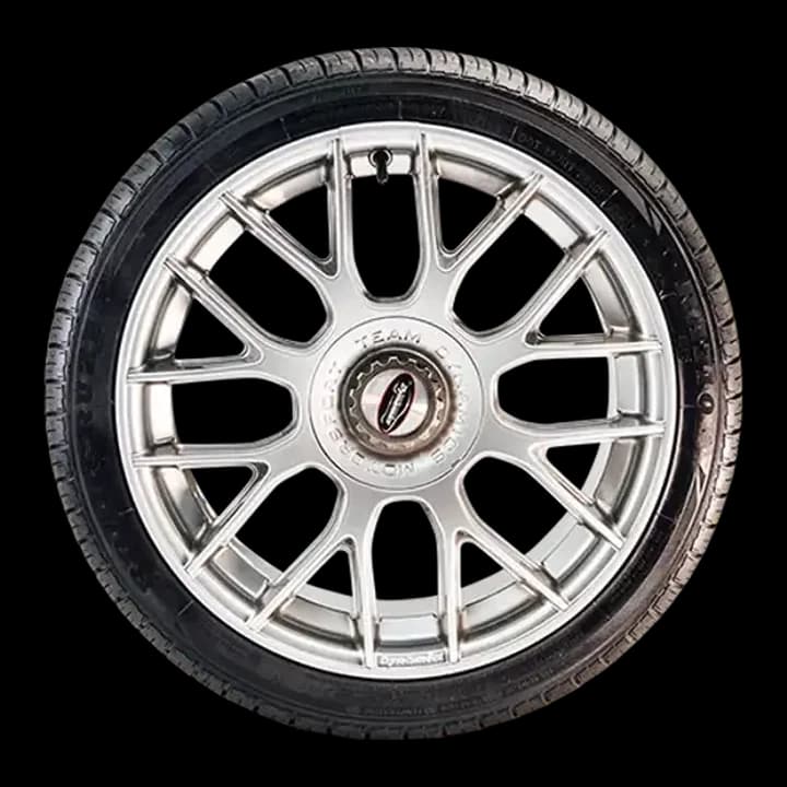 WHEELUV alloy wheel protector in silver fitted to an alloy wheel